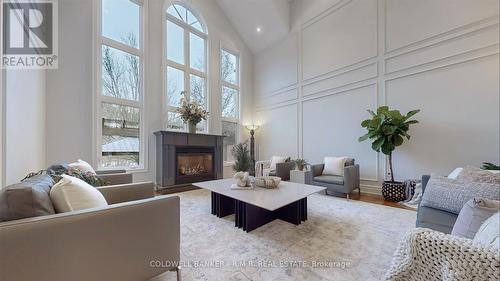 7 Deer Run, Uxbridge, ON - Indoor Photo Showing Living Room With Fireplace