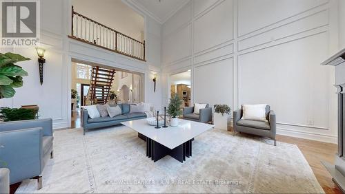 7 Deer Run, Uxbridge, ON - Indoor Photo Showing Living Room