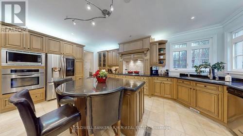 7 Deer Run, Uxbridge, ON - Indoor Photo Showing Kitchen With Upgraded Kitchen