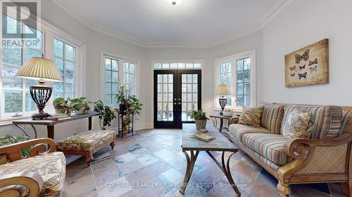 7 Deer Run, Uxbridge, ON - Indoor Photo Showing Living Room