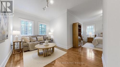 7 Deer Run, Uxbridge, ON - Indoor Photo Showing Living Room