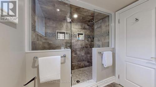 7 Deer Run, Uxbridge, ON - Indoor Photo Showing Bathroom