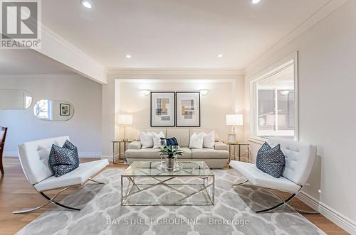 36 Pinewood Drive, Vaughan, ON - Indoor Photo Showing Living Room