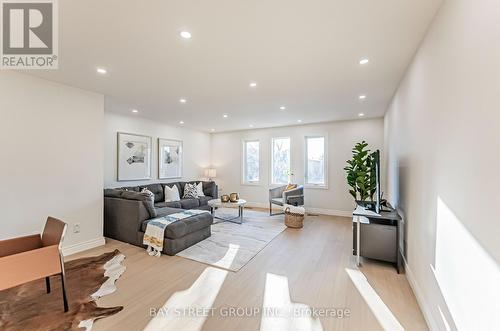 36 Pinewood Drive, Vaughan, ON - Indoor Photo Showing Living Room