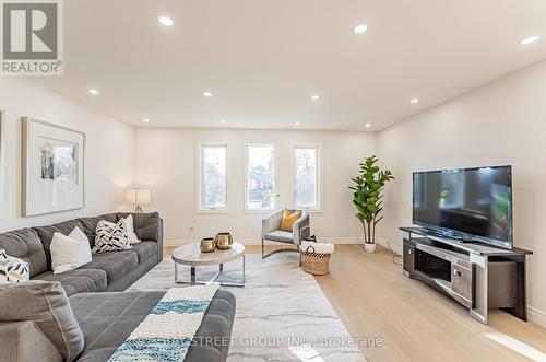 36 Pinewood Drive, Vaughan, ON - Indoor Photo Showing Living Room