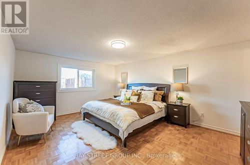 36 Pinewood Drive, Vaughan, ON - Indoor Photo Showing Bedroom