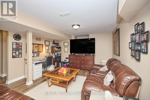 5256 Beach Road, Port Colborne (874 - Sherkston), ON - Indoor Photo Showing Living Room