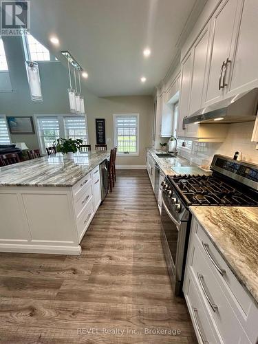 5256 Beach Road, Port Colborne (874 - Sherkston), ON - Indoor Photo Showing Kitchen