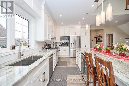 5256 Beach Road, Port Colborne (874 - Sherkston), ON - Indoor Photo Showing Kitchen With Double Sink With Upgraded Kitchen