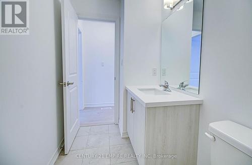 43 Pumpkin Corner Crescent, Barrie, ON - Indoor Photo Showing Bathroom