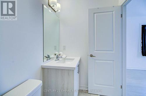 43 Pumpkin Corner Crescent, Barrie, ON - Indoor Photo Showing Bathroom