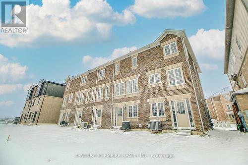 43 Pumpkin Corner Crescent, Barrie, ON - Outdoor With Facade