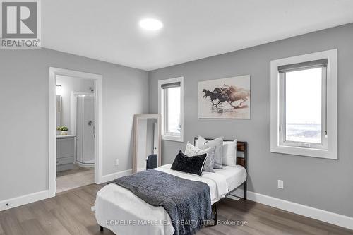 3817 Ayrshire Avenue, London, ON - Indoor Photo Showing Bedroom