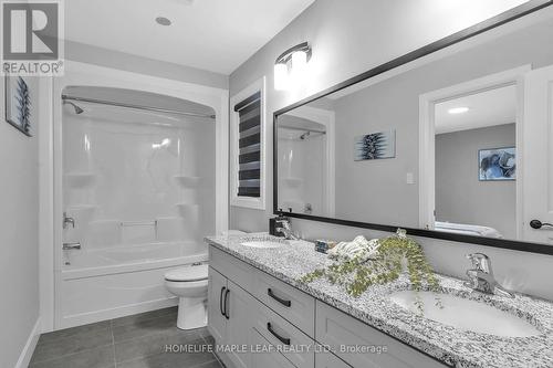 3817 Ayrshire Avenue, London, ON - Indoor Photo Showing Bathroom