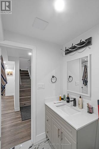 3817 Ayrshire Avenue, London, ON - Indoor Photo Showing Bathroom