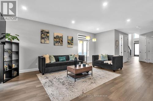 3817 Ayrshire Avenue, London, ON - Indoor Photo Showing Living Room