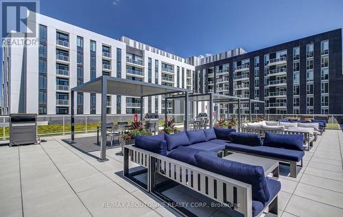 A1009 - 125 Bronte Road, Oakville, ON - Outdoor