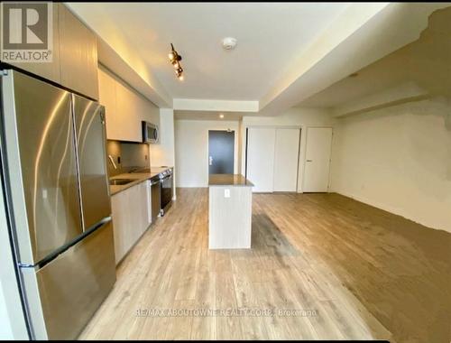 A1009 - 125 Bronte Road, Oakville, ON - Indoor Photo Showing Kitchen With Stainless Steel Kitchen