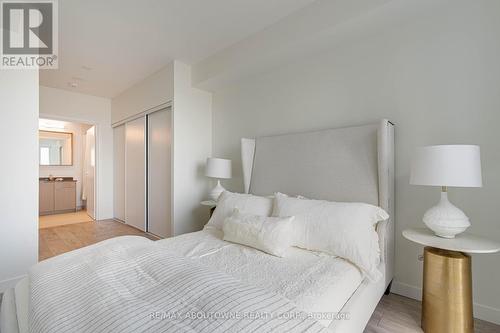 A1009 - 125 Bronte Road, Oakville, ON - Indoor Photo Showing Bedroom