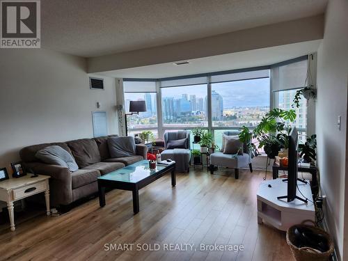 1511 - 1 Lee Centre Drive, Toronto, ON - Indoor Photo Showing Living Room