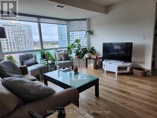 1511 - 1 Lee Centre Drive, Toronto, ON - Indoor Photo Showing Living Room