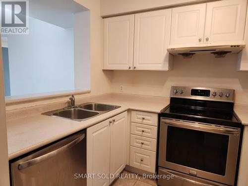 1511 - 1 Lee Centre Drive, Toronto, ON - Indoor Photo Showing Kitchen With Double Sink