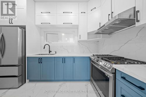 1 Spruceview Place, Whitchurch-Stouffville, ON - Indoor Photo Showing Kitchen With Double Sink