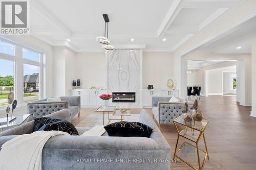 1 Spruceview Place, Whitchurch-Stouffville, ON - Indoor Photo Showing Living Room