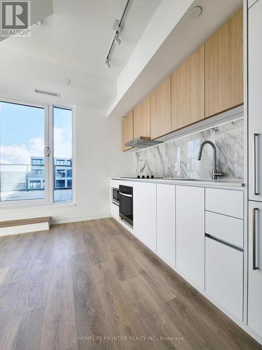 Ph19 - 1100 Sheppard Avenue W, Toronto, ON - Indoor Photo Showing Kitchen