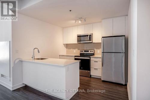 512 - 1354 Carling Avenue, Ottawa, ON - Indoor Photo Showing Kitchen