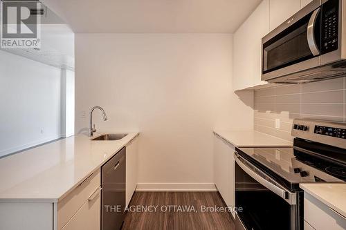 512 - 1354 Carling Avenue, Ottawa, ON - Indoor Photo Showing Kitchen