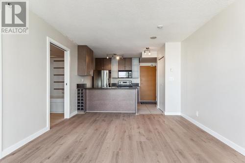 2903 928 Homer Street, Vancouver, BC - Indoor Photo Showing Kitchen