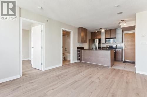 2903 928 Homer Street, Vancouver, BC - Indoor Photo Showing Kitchen