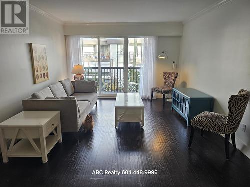 2Fl 2125 W 2Nd Avenue, Vancouver, BC - Indoor Photo Showing Living Room