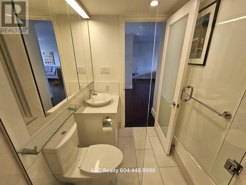 2Fl 2125 W 2Nd Avenue, Vancouver, BC - Indoor Photo Showing Bathroom