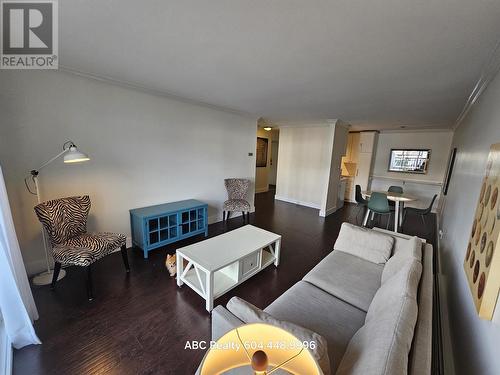 2Fl 2125 W 2Nd Avenue, Vancouver, BC - Indoor Photo Showing Living Room