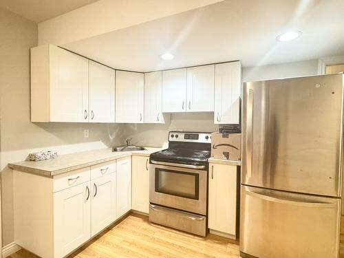 Bsmt-169Xx 78A Avenue Avenue, Surrey, BC - Indoor Photo Showing Kitchen