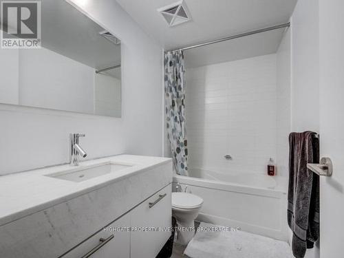 212 - 21 Nelson Street, Toronto, ON - Indoor Photo Showing Bathroom