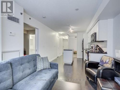 212 - 21 Nelson Street, Toronto, ON - Indoor Photo Showing Living Room