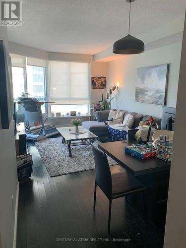 3402 - 38 Elm Street, Toronto, ON - Indoor Photo Showing Living Room