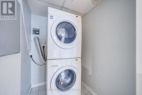 3402 - 38 Elm Street, Toronto, ON - Indoor Photo Showing Laundry Room