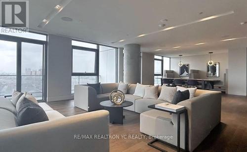 3503 - 1000 Portage Parkway, Vaughan, ON - Indoor Photo Showing Living Room