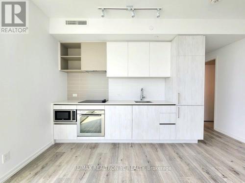 3503 - 1000 Portage Parkway, Vaughan, ON - Indoor Photo Showing Kitchen