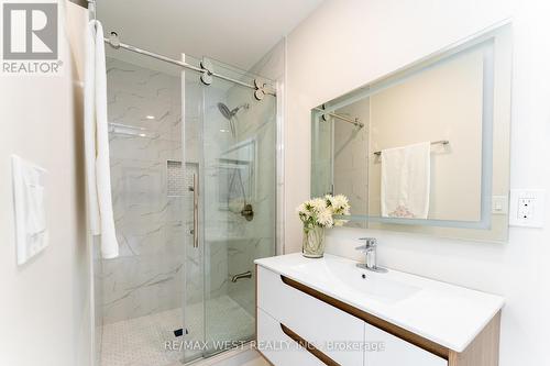 277 Wallenberg Crescent, Mississauga, ON - Indoor Photo Showing Bathroom