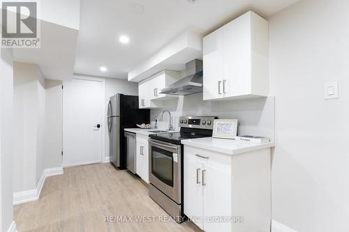 277 Wallenberg Crescent, Mississauga, ON - Indoor Photo Showing Kitchen