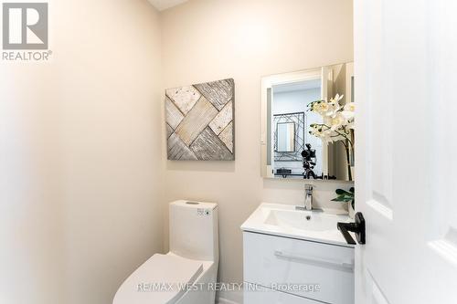 277 Wallenberg Crescent, Mississauga, ON - Indoor Photo Showing Bathroom