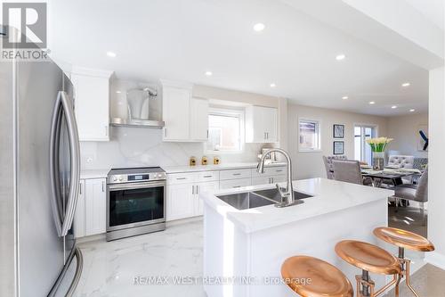 277 Wallenberg Crescent, Mississauga, ON - Indoor Photo Showing Kitchen With Double Sink With Upgraded Kitchen