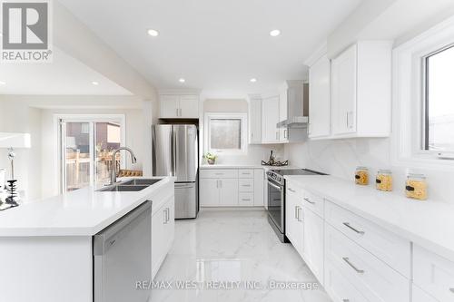 277 Wallenberg Crescent, Mississauga, ON - Indoor Photo Showing Kitchen With Double Sink With Upgraded Kitchen