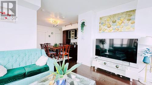 4904 - 12 York Street, Toronto, ON - Indoor Photo Showing Living Room