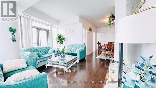 4904 - 12 York Street, Toronto, ON - Indoor Photo Showing Living Room